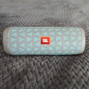 JBL flip 4 wireless speacker
